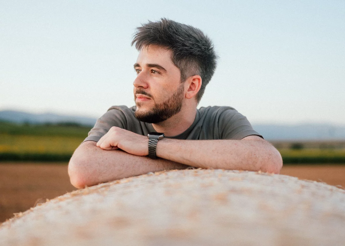 Portrait d'Alexandre Puglisi, photographe professionnel en Suisse.